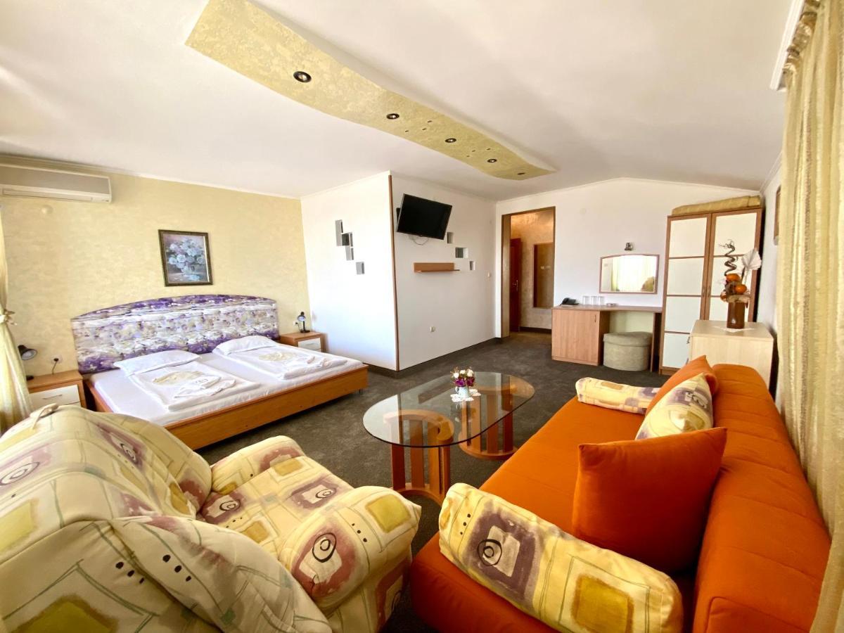 Family Hotel The Golden Fish 索佐波尔 外观 照片